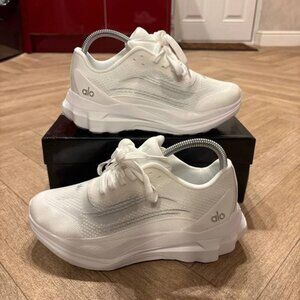Alo Yoga Runner Trainers Triple White US 7 Very Good